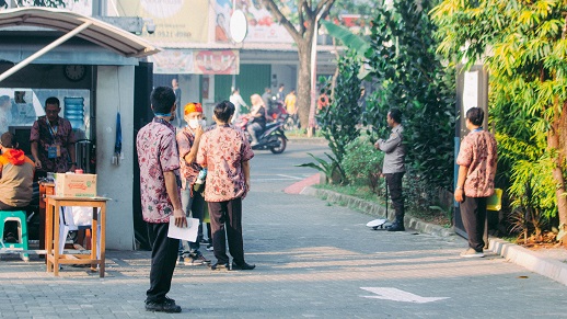 Siap-sipa nunggu tamu--